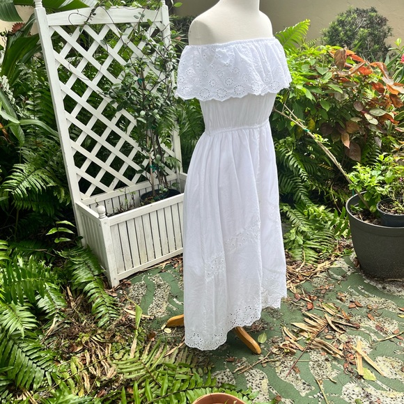 Maxi Dress 100% cotton eyelet ruffle off the shoulder - Picture 7 of 16